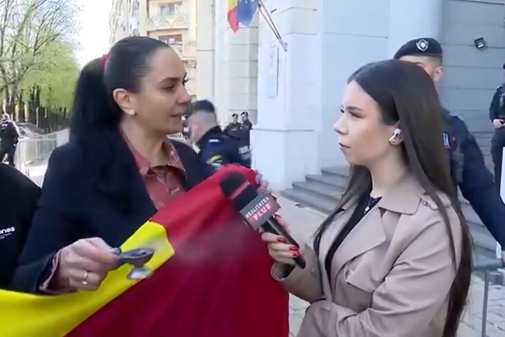 alexandra-pacuraru-a-venit-cu-tamaie-in-fata-sediului-cna