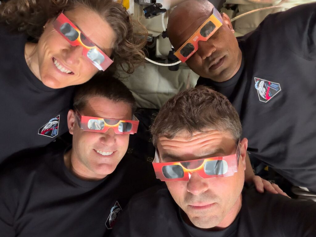 dezvaluirile-echipajului-artemis-ii-facute-direct-din-spatiu.-astronautii-au-organizat-o-conferinta-de-presa