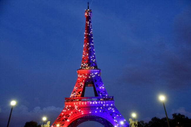 o-bucata-rara-din-turnul-eiffel-va-fi-scoasa-la-licitatie.-cat-ar-putea-costa
