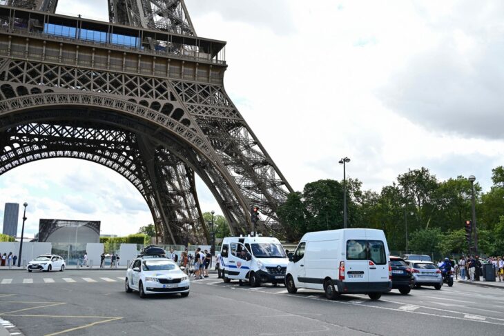 o-bucata-din-turnul-eiffel-se-scoate-la-vanzare.-cat-ar-putea-sa-plateasca-colectionarii-pentru-acest-fragment-rar-scos-la-licitatie