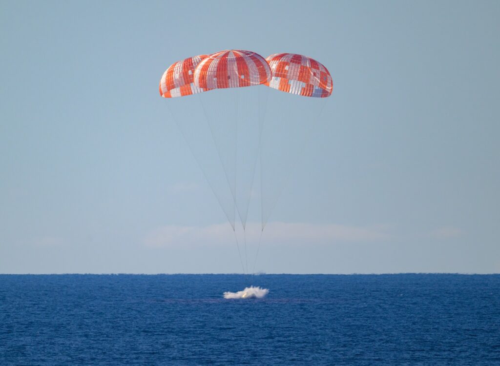 integrity-a-ajuns-cu-succes-in-oceanul-pacific.-nasa:-amerizare-direct-la-tinta
