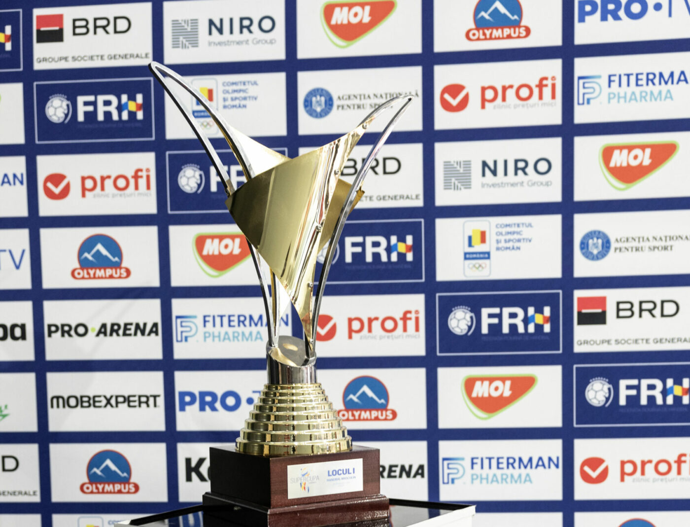 biletele-la-final-four-ul-cupei-romaniei-la-handbal-masculin,-promovate-haotic-si-aproape-pe-sest