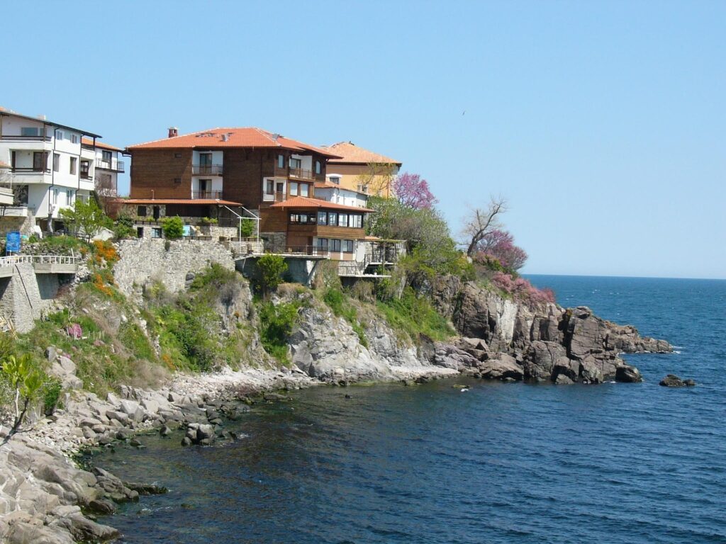 cum-s-a-transformat-o-zona-din-bulgaria-intr-un-magnet-pentru-britanici:-este-ca-amalfi,-dar-mai-ieftina