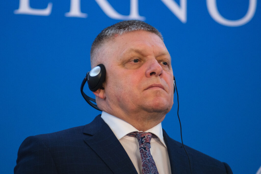 fico-a-rupt-tacerea-in-zorii-zilei-de-luni.-ce-mesaj-le-a-transmis-lui-magyar-si-orban