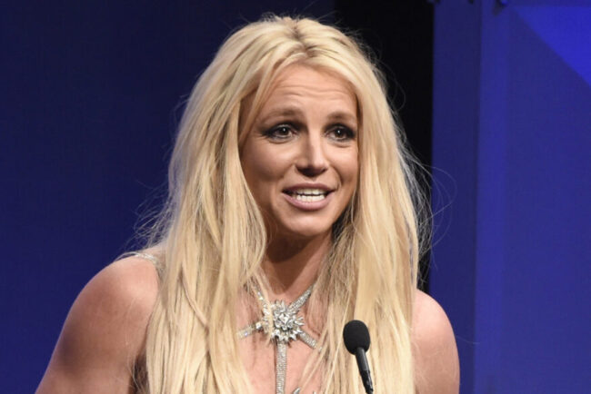 britney-spears-s-a-internat-voluntar-intr-un-centru-de-reabilitare.-probleme-cu-alcoolul-si-drogurile