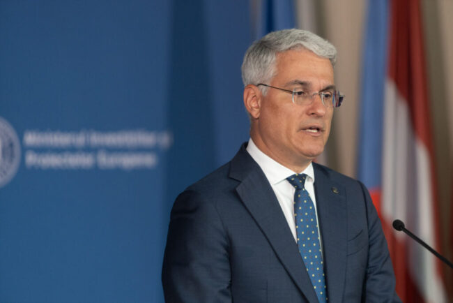 parchetul-european-incepe-investigatia-in-cazul-achizitiei-microbuzelor-electrice-scolare-prin-pnrr-la-sesizarea-ministrului-dragos-pislaru