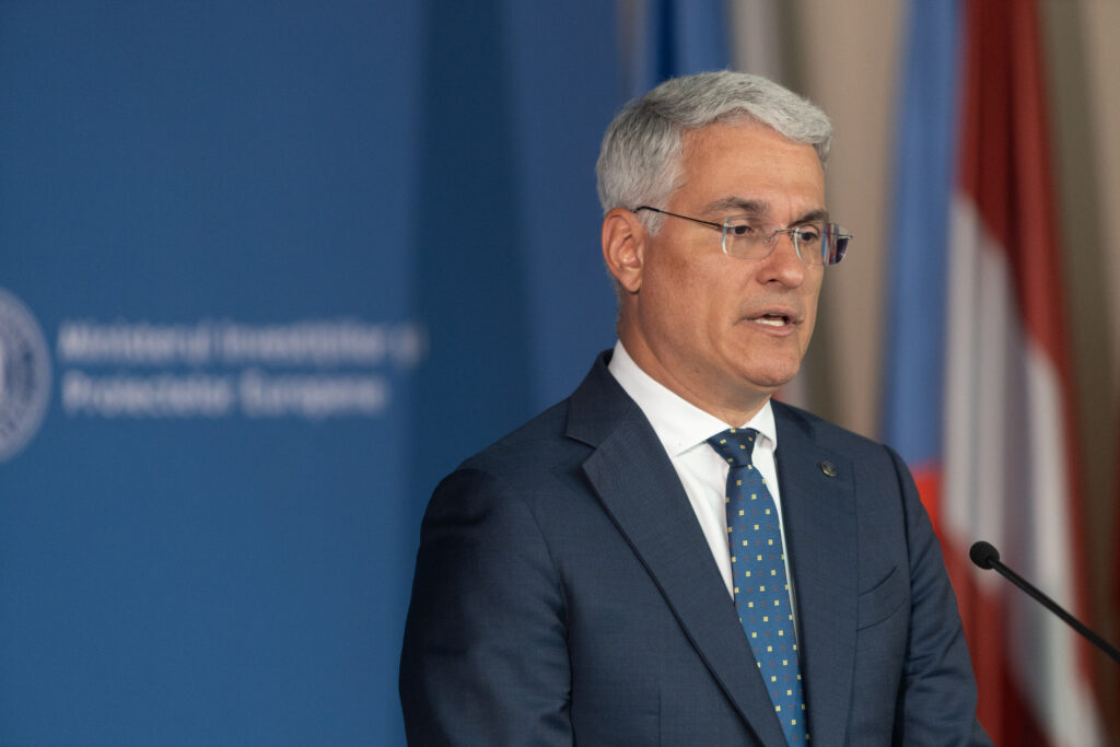 parchetul-european-incepe-investigatia-in-cazul-achizitiei-microbuzelor-electrice-scolare-prin-pnrr-la-sesizarea-ministrului-dragos-pislaru