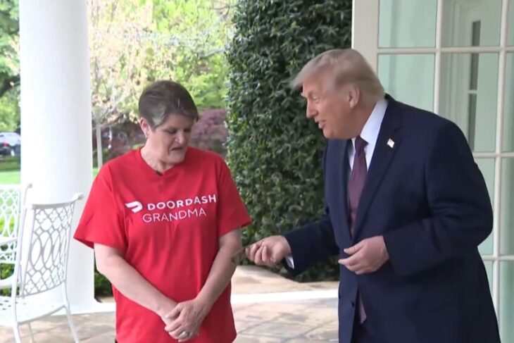 trump-ofera-100-de-dolari-bacsis-unui-livrator-doordash-la-casa-alba