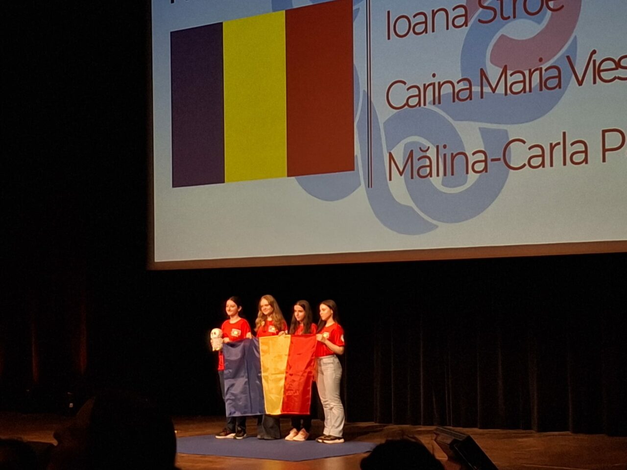 elevele-romance-au-cucerit-europa-la-matematica.-ce-performanta-uriasa-au-obtinut-fetele-la-bordeaux-si-cine-a-depasit-romania-la-nivel-mondial