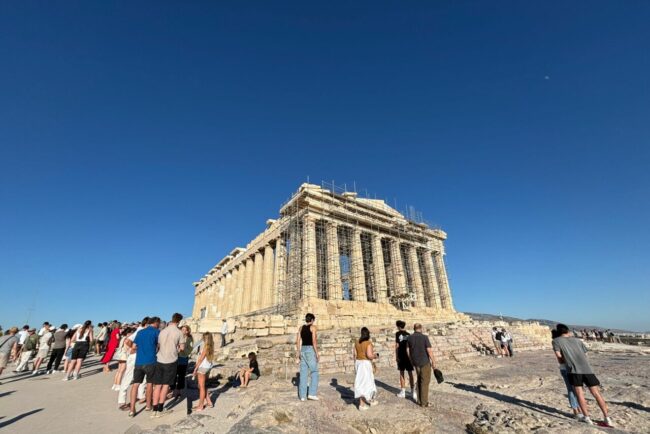restrictii-pentru-femei,-in-noul-sezon-estival-din-grecia-nerespectarea-regulilor-poate-fi-sanctionata-cu-amenzi-de-pana-la-3.000-de-euro