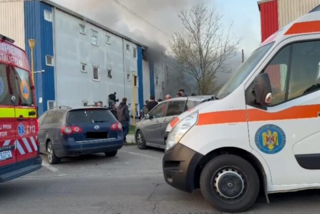 incendiu-izbucnit-intr-un-bloc-social-cu-doua-etaje-din-constanta.-autoritatile-au-activat-planul-rosu-de-interventie