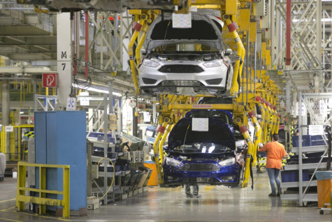 pentagonul-a-purtat-discutii-cu-ford-si-gm-privind-sprijinirea-productiei-de-armament