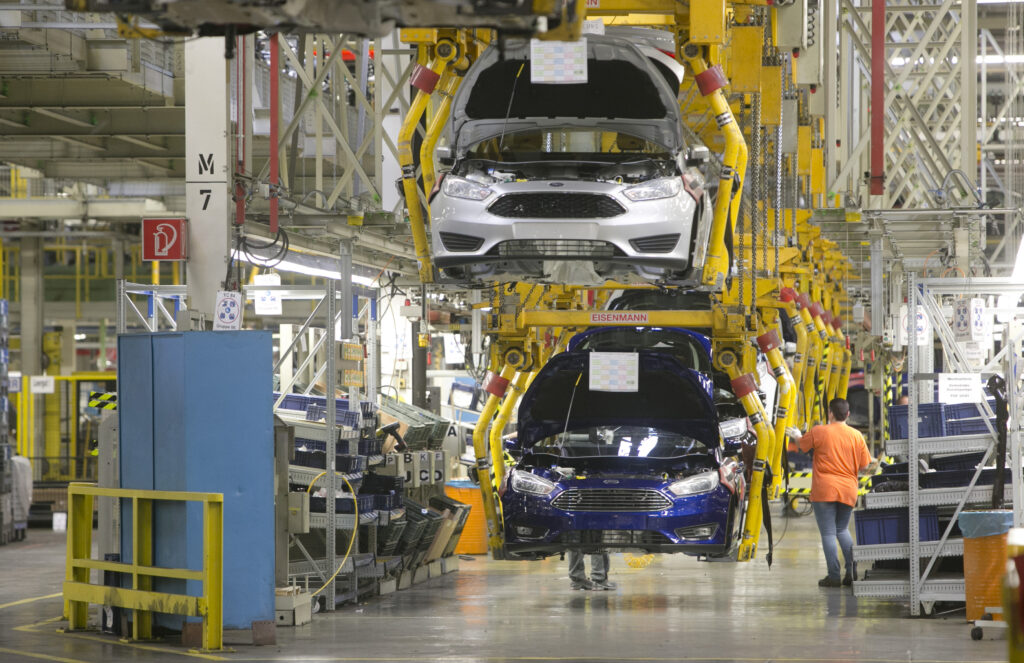 pentagonul-a-purtat-discutii-cu-ford-si-gm-privind-sprijinirea-productiei-de-armament