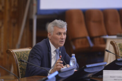 daniel-catalin-zamfir-acuza-planul-lui-bolojan:-ni-se-propune-sa-vindem-ce-mai-avem-prin-casa