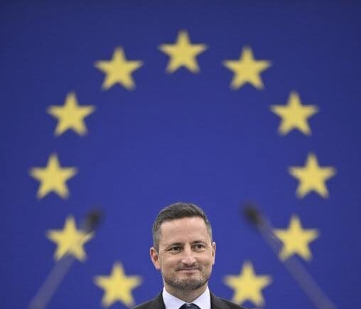 europarlamentar-roman-danseaza-pe-manele-la-bruxelles