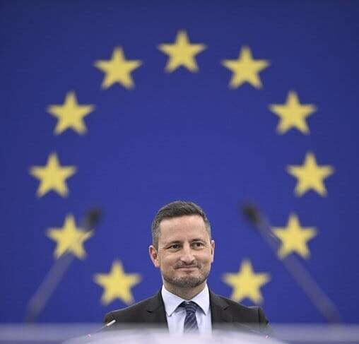 europarlamentar-roman-danseaza-pe-manele-la-bruxelles