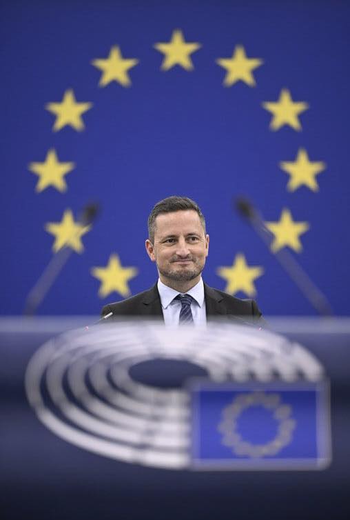 europarlamentar-roman-danseaza-pe-manele-la-bruxelles