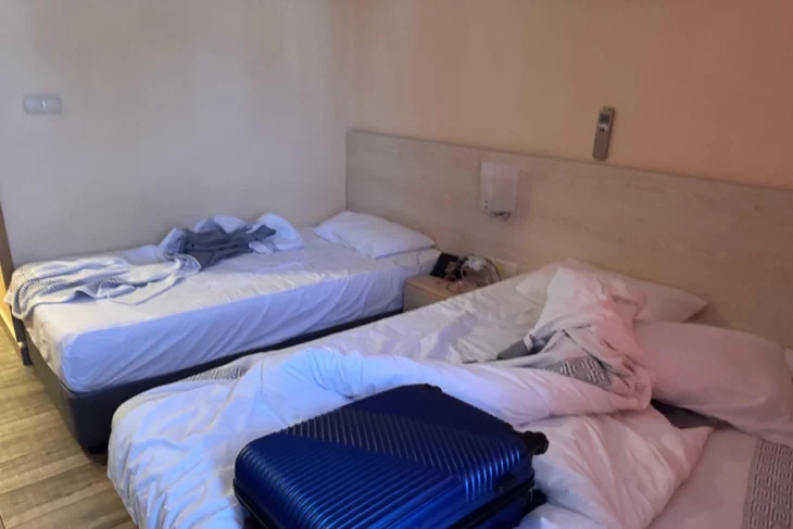 ce-trebuie-sa-faci-mereu-cand-intri-intr-o-camera-de-hotel:-dureaza-5-secunde