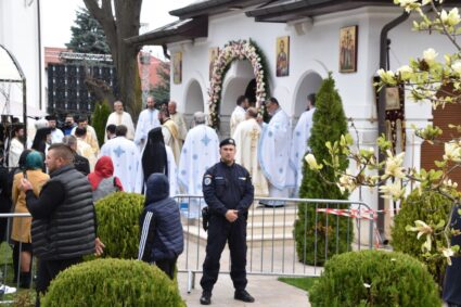 mii-de-credinciosi,-la-manastirea-ghighiu-din-prahova.-se-sarbatoreste-izvorul-tamaduirii