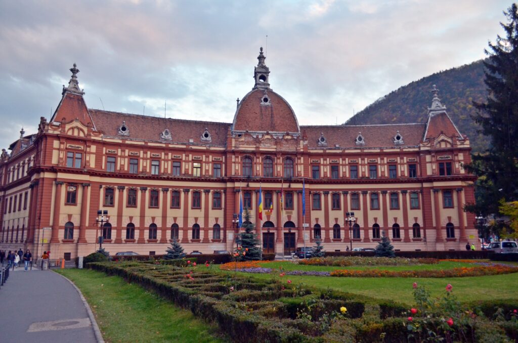 brasov:-palatul-administrativ,-cladire-cu-risc-seismic,-va-fi-reabilitat-cu-fonduri-de-la-ministerul-dezvoltarii
