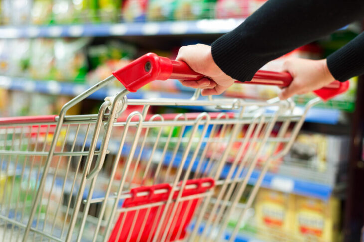 romania-a-ajuns-in-2026-cu-cea-mai-mare-inflatie-din-ue,-cele-mai-mari-scumpiri-la-alimente-si-cu-puterea-de-cumparare-in-scadere.-consumul-s-a-contractat,-iar-investitiile-de-la-buget-au-scazut-cu-55%