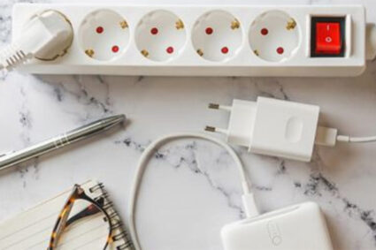 aparatul-din-bucatarie-care-te-„rupe”-la-bani.-acest-electrocasnic-consuma-intr-un-minut-cat-183-de-becuri-aprinse-in-acelasi-timp