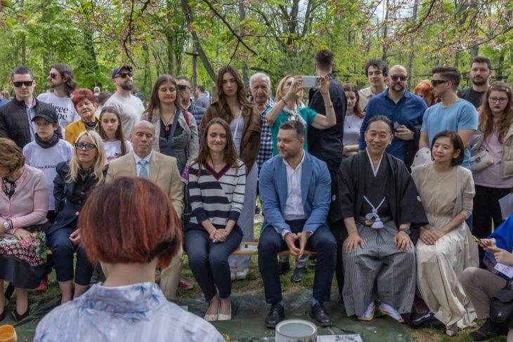 oana-toiu,-la-ceai-cu-ciprian-ciucu,-in-parcul-herastrau