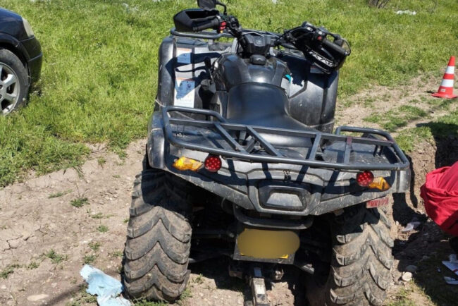 tragedie-intr-o-localitate-din-dolj.-un-minor-de-13-ani-a-murit-dupa-ce-a-furat-un-atv-si-s-a-rasturnat-cu-el