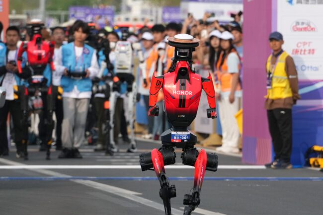 china-a-schimbat-definitiv-lumea-cu-acest-robot-umanoid