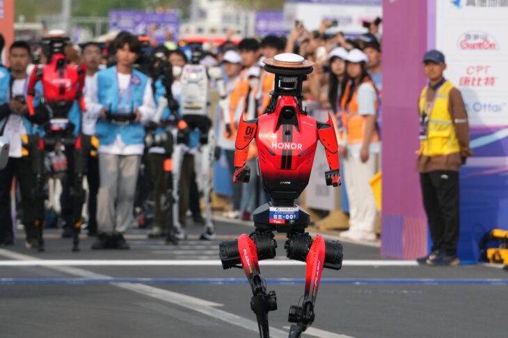 china-a-schimbat-definitiv-lumea-cu-acest-robot-umanoid