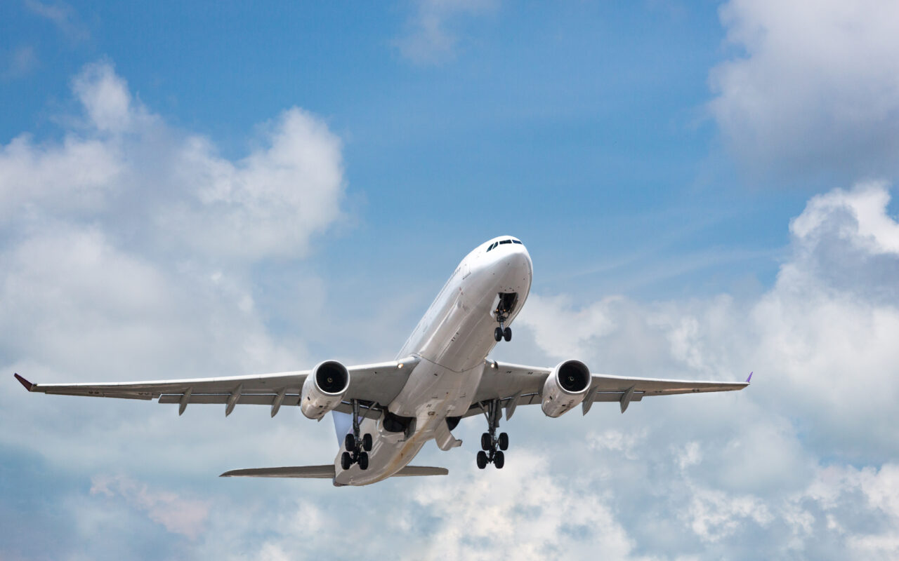 un-avion-care-zbura-din-rusia-spre-istanbul-a-aterizat-de-urgenta-in-romania