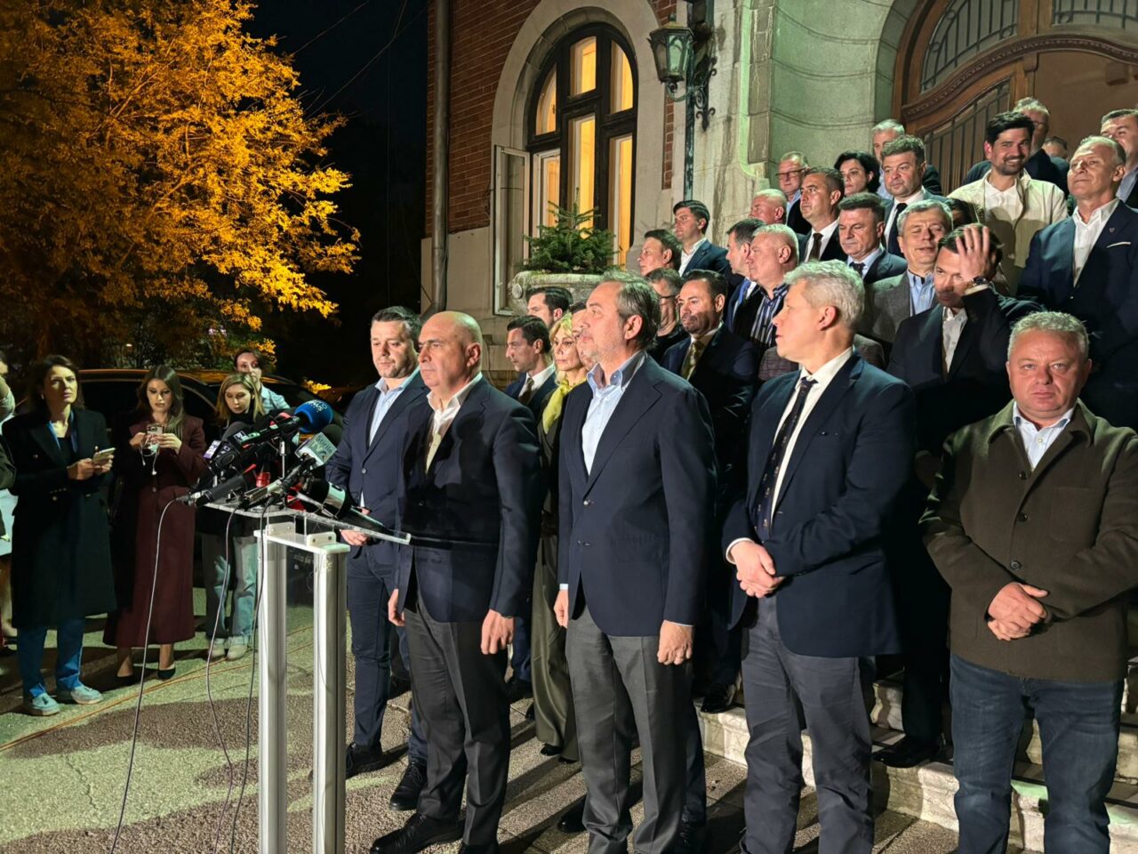 dupa-o-sedinta-cu-scandal-si-tipete,-liberalii-au-decis-sa-il-sustina-in-continuare-pe-bolojan.-ce-rezolutie-au-adoptat
