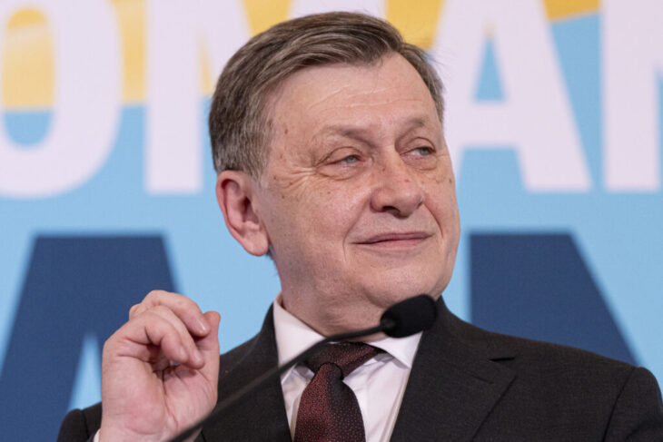crin-antonescu:-ne-asteptam-la-un-guvern-pnl-usr-udmr-cu-sustinere-parlamentara-/-astazi-tara-este-condusa-la-nivel-guvernamental-de-usr