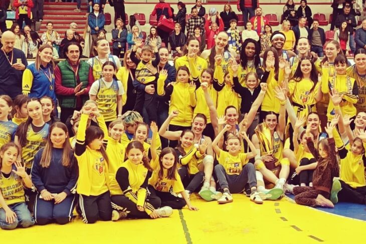 baschetbalistele-aradului-isi-pastreaza-medaliile-de-bronz-si-le-dedica-team-managerului