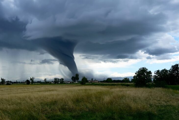 tornada-atipica-in-judetul-mures.-avertizarea-transmisa-de-meteorologi:-ne-apropiem-de-sezonul-furtunilor-de-vara
