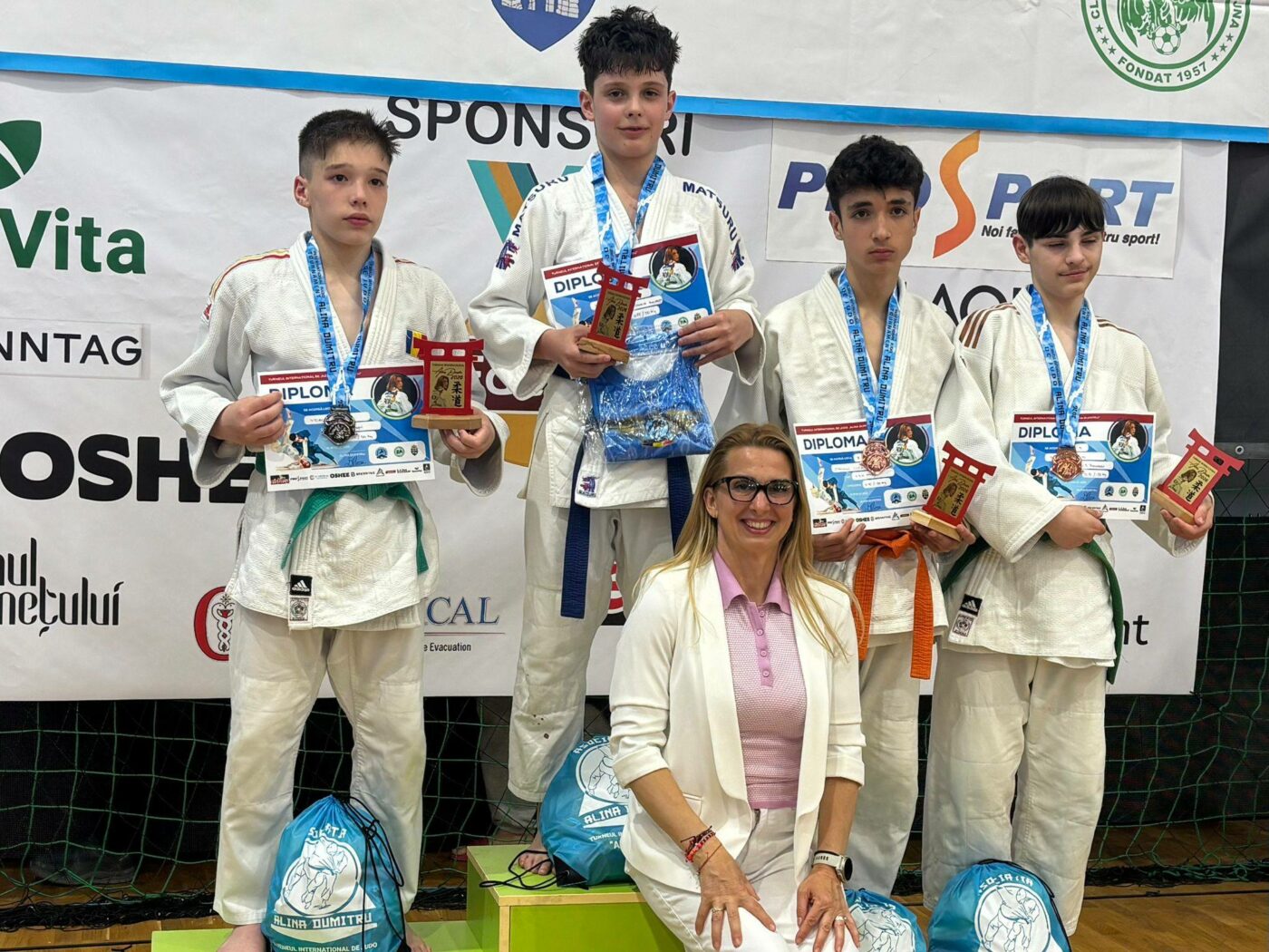 nadia-comaneci-i-a-incurajat-pe-micutii-judoka-prezenti-la-competitia-patronata-de-alina-dumitru