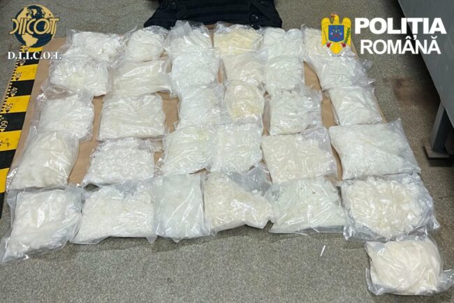 captura-diicot-de-1,7-milioane-euro.-50-kilograme-de-drog-cristal-urmau-sa-inunde-piata-neagra-din-romania-printr-un-traficant-polonez