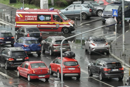 usr-propune-modificarea-codului-rutier-pentru-introducerea-culoarului-de-salvare