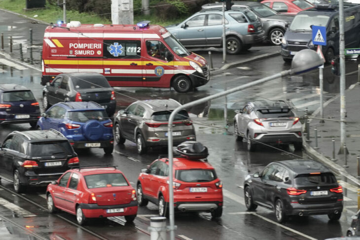 usr-propune-modificarea-codului-rutier-pentru-introducerea-culoarului-de-salvare