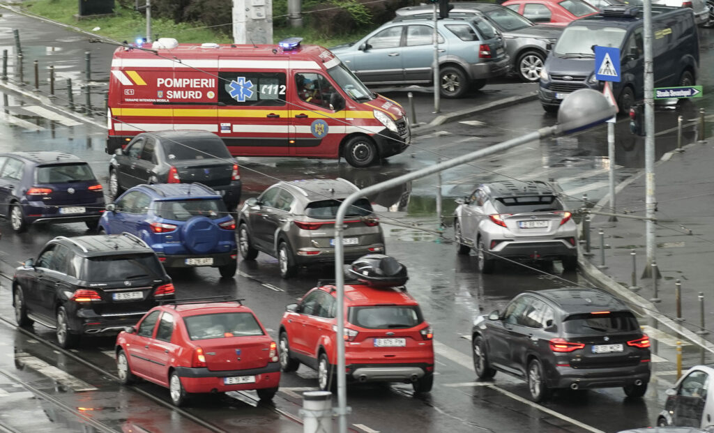 usr-propune-modificarea-codului-rutier-pentru-introducerea-culoarului-de-salvare