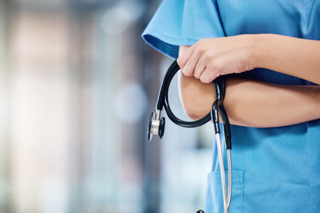 cati-bani-castiga-o-asistenta-medicala-in-spania-in-2026.-si-romanii-de-aici-pot-castiga-acesti-bani