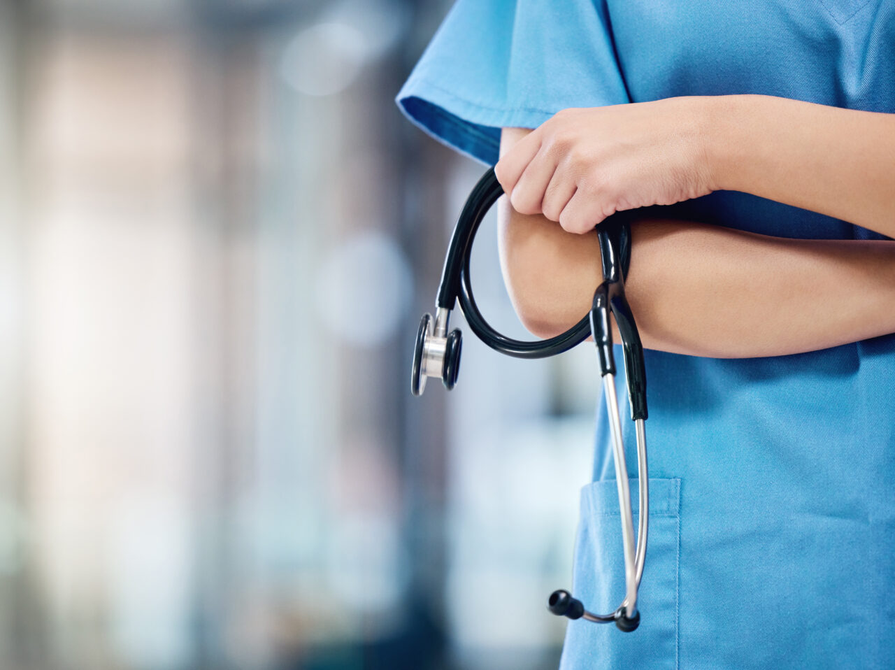 cati-bani-castiga-o-asistenta-medicala-in-spania-in-2026.-si-romanii-de-aici-pot-castiga-acesti-bani