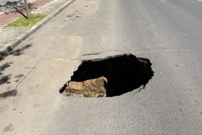 surpare-de-asfalt-in-slobozia:-o-portiune-de-pe-bulevardul-unirii-s-a-prabusit-in-centrul-orasului