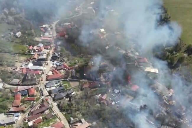 imagini-dramatice-surprinse-din-drona,-cu-casele-mistuite-de-foc-din-soveja.-amploarea-dezastrului-e-coplesitoare