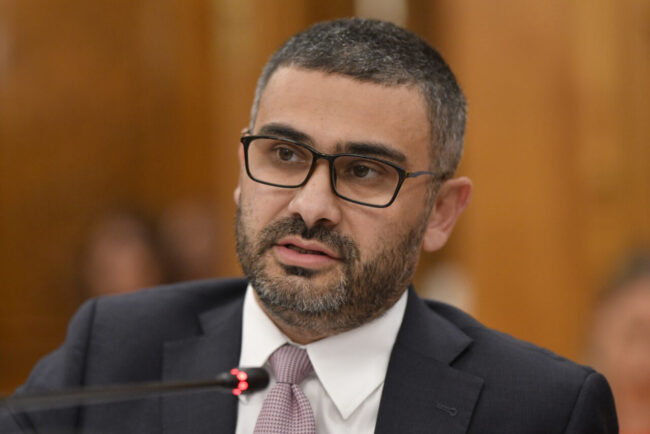 florin-manole,-fostul-ministru-psd-al-muncii,-refuza-sa-comenteze-alianta-cu-aur.-orice-alte-declaratii-despre-temele-politice,-in-parlament