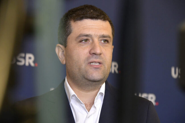 miruta:-motiunea-asta-nu-este-despre-ilie-bolojan.-e-despre-lupta-romaniei-de-a-nu-se-intoarce-in-90
