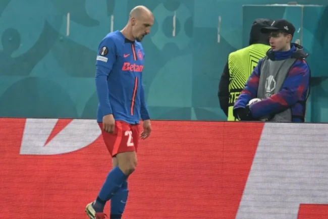 ce-a-facut-vlad-chiriches-dupa-ce-gigi-becali-l-a-umilit,-aratandu-i-usa-de-la-fcsb.-ciprian-tatarusanu-i-a-fost-alaturi