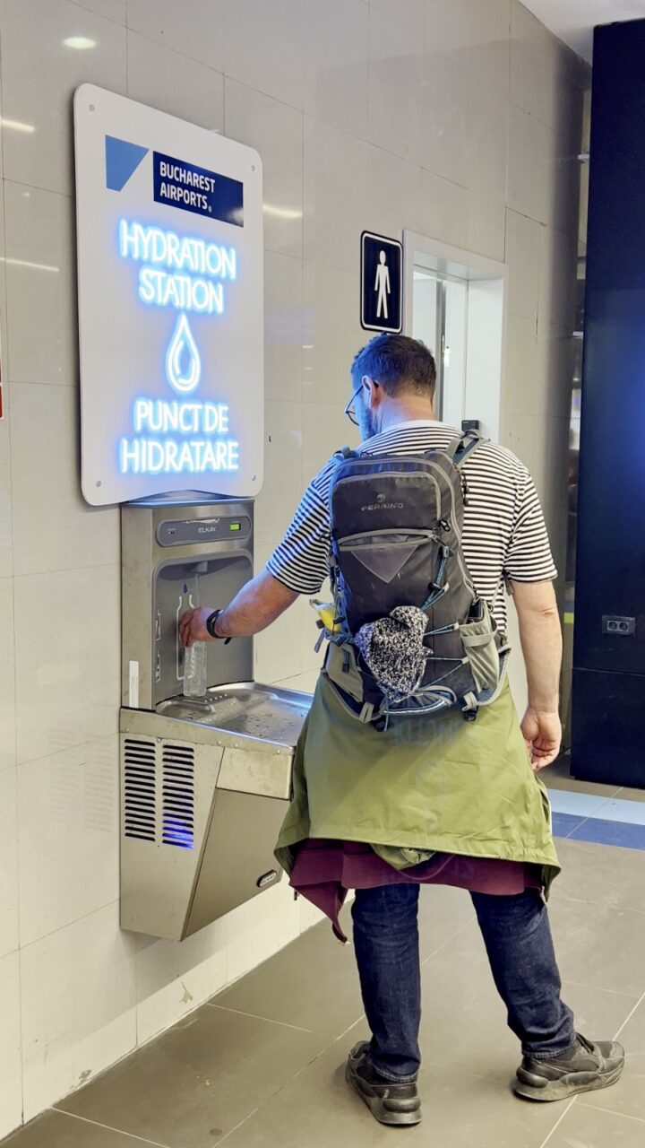 au-fost-instalate-10-statii-de-apa-potabila-in-aeroporturile-din-bucuresti