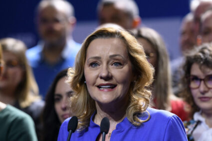 elena-lasconi-cauta-consilier-personal-la-primaria-campulung.-salariul-anuntat-a-starnit-reactii