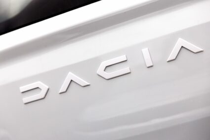 primele-imagini-cu-noua-dacia-sandero-hybrid.-cum-arata-masina-care-va-revolutiona-piata-auto
